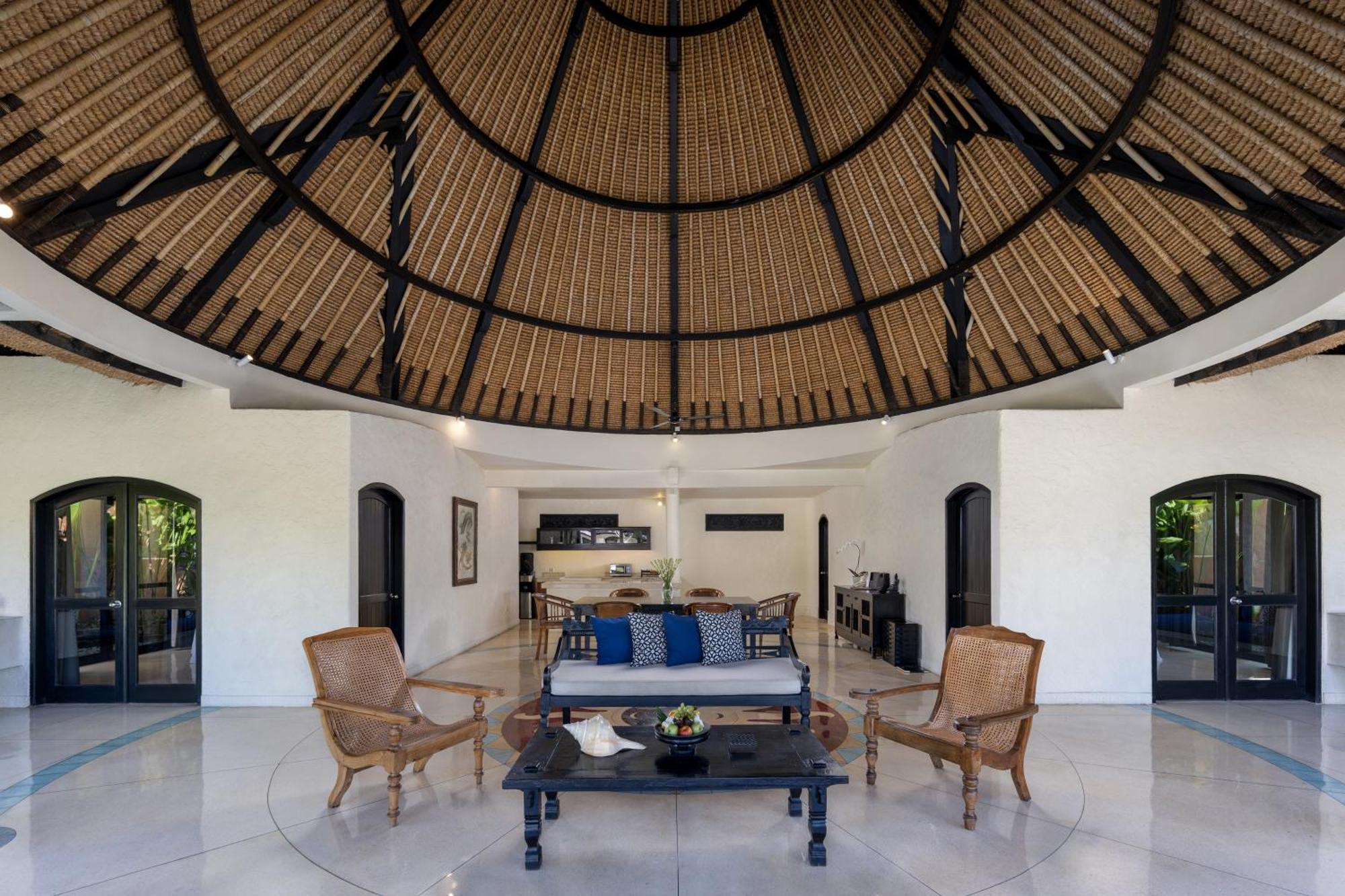 विला Impiana Private Seminyak (Bali)